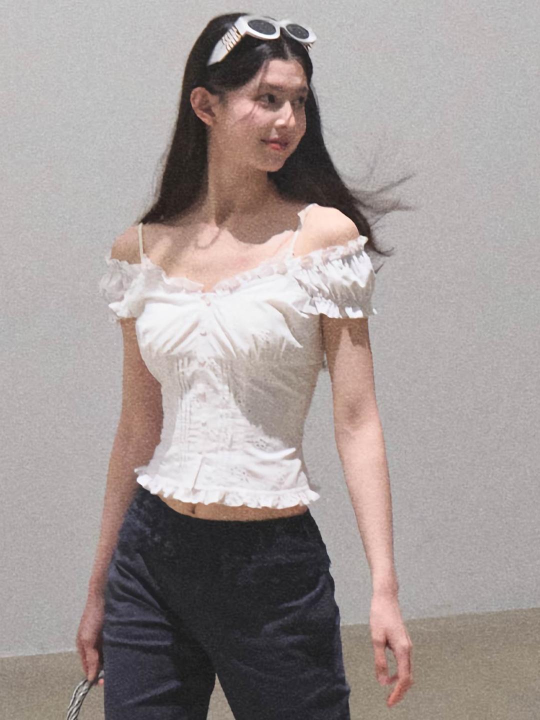 [OAK MOO]  "Sunny Weekend\" Frill Crop Button Blouse