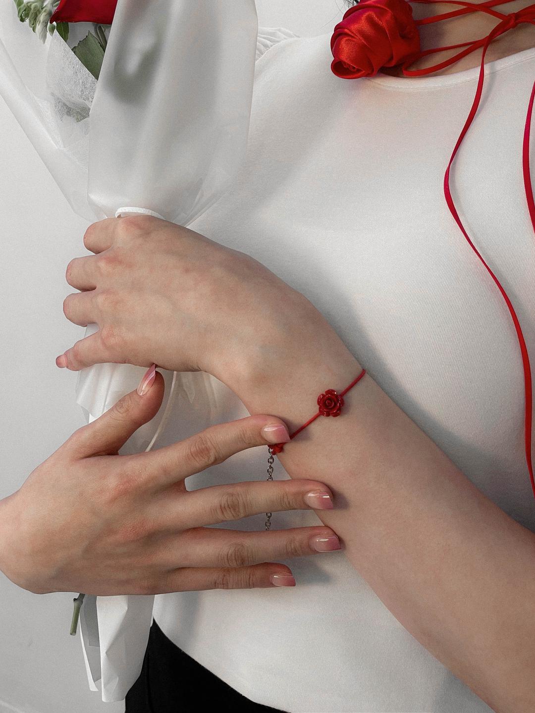 Rose string bracelet