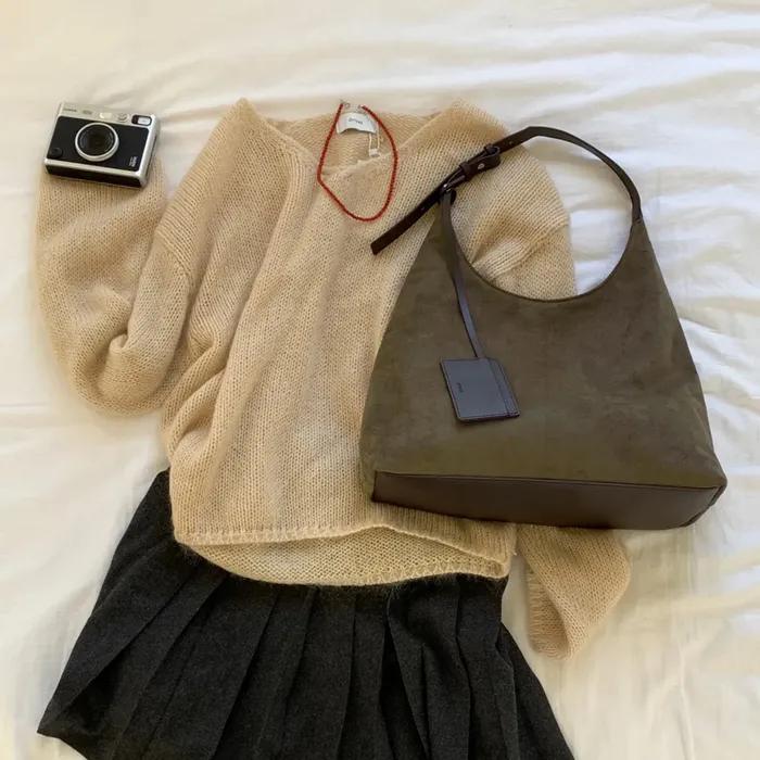 플럼 스웨이드 호보백 Flume Suede Hobo Bag_Khaki Brown