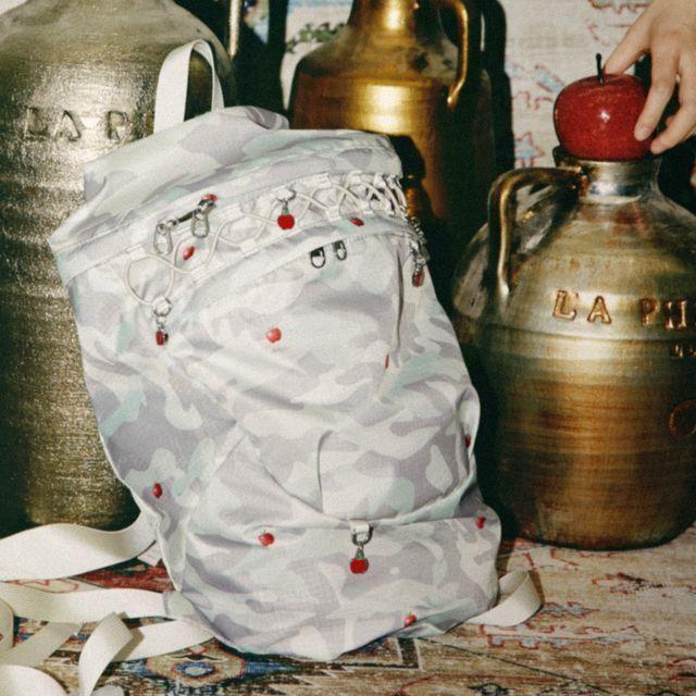 올드런드리 CONP 애플카모 백팩 (그레이) - 위시버킷