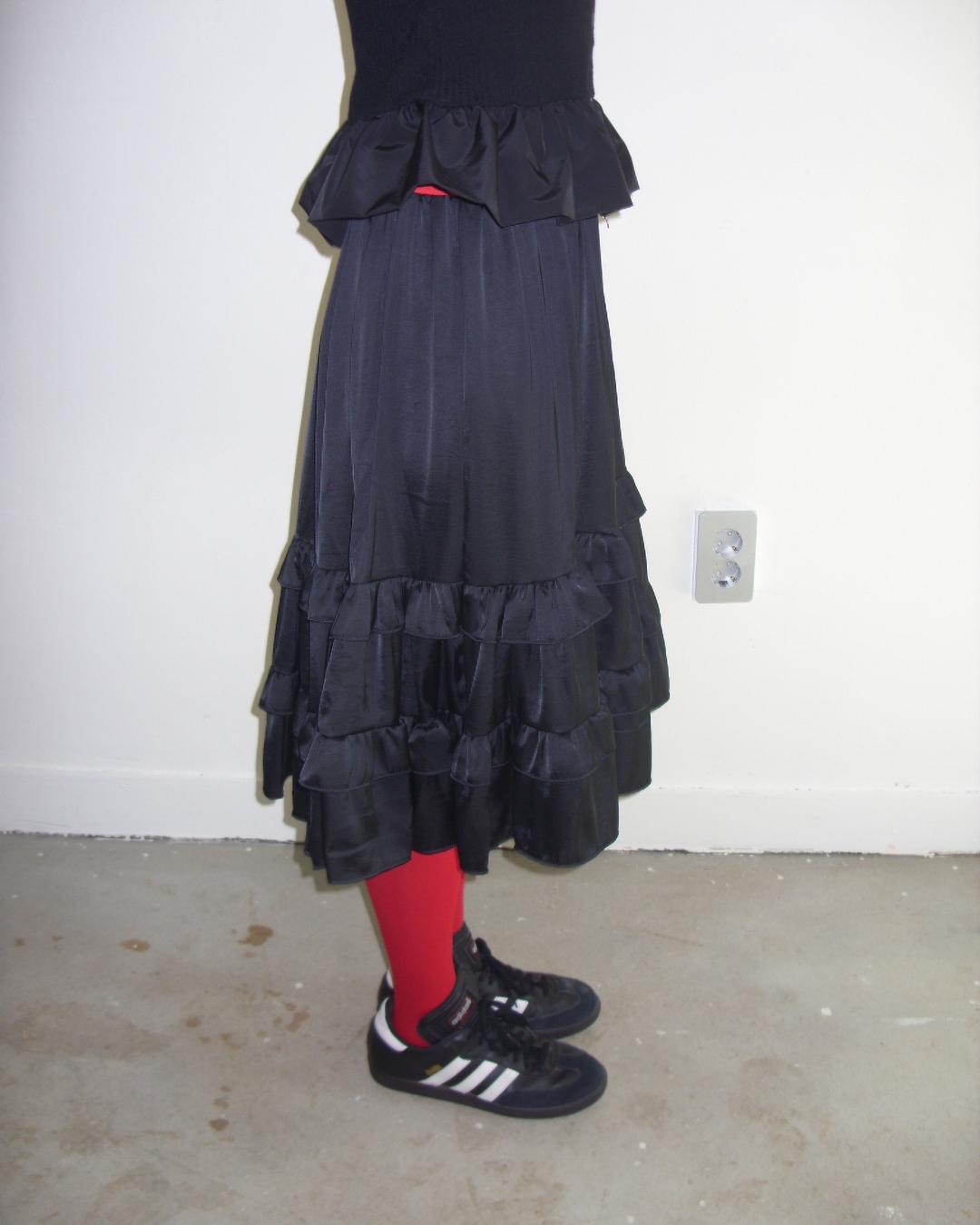 이알알 frill silky skirt