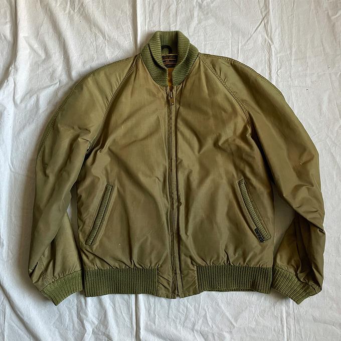 8-90's Eddie bauer puffer ( L )