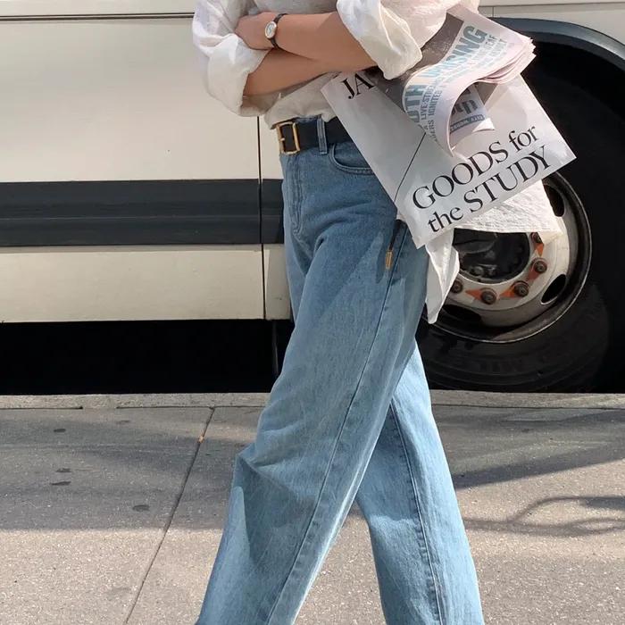 a classic denim (light blue)
