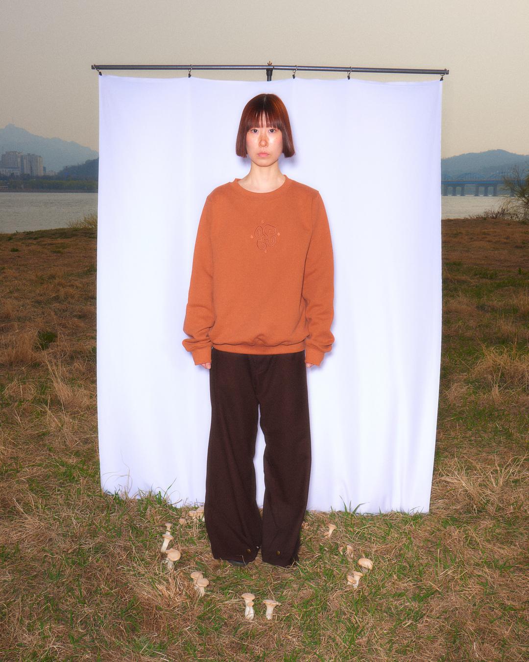 Spiral Tri Sweatshirt Camel