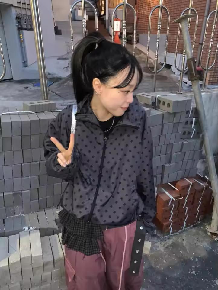 스트리트에서 착용하는 커플을 위한 패셔너블하고 개인화되었으며 트렌디한 스타 프린트 통기성 Y2K 루즈 후드티, 클래식 레트로