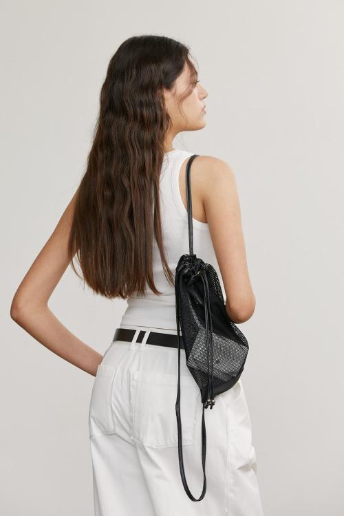DRAWSTRING MESH BAG (BLACK)