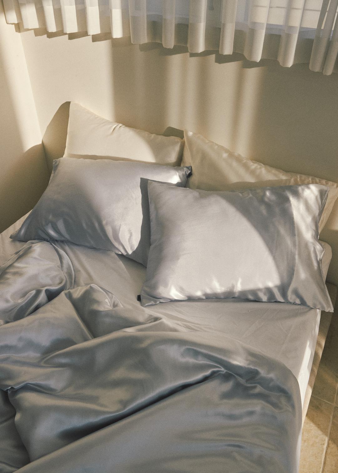 Silver Satin 베개커버