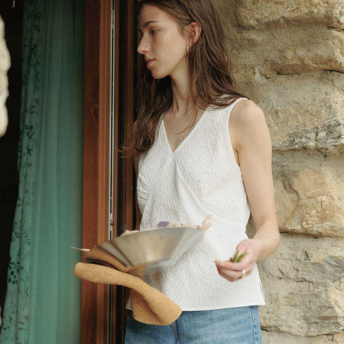 [4차] V-neck Sleeveless blouse(White)