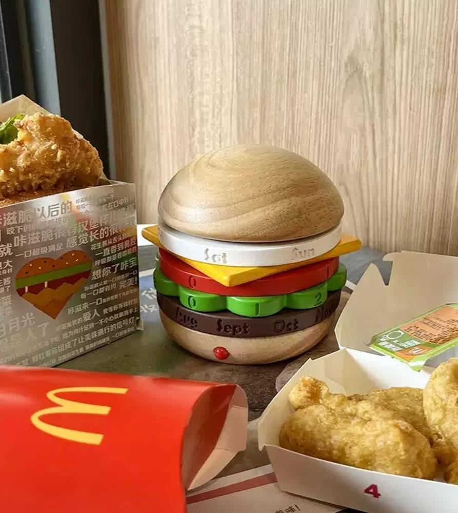 헤이유드 햄버거 회전 탁상 달력 생일 선물 장식 장식품 우드 캘린더