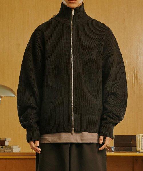 RESORT PULL ZIP UP (BLACK)