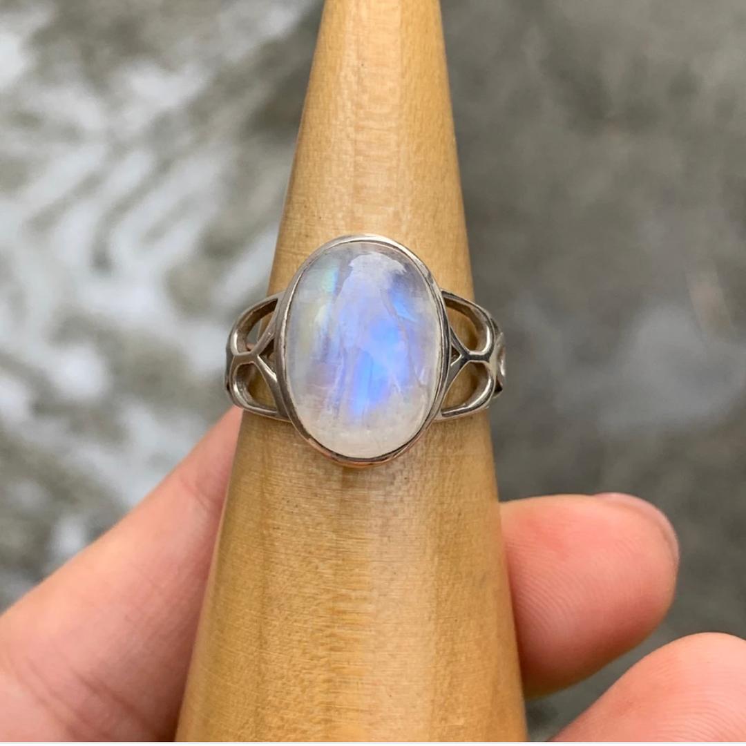 rainbow moonstone ring (oval shape)