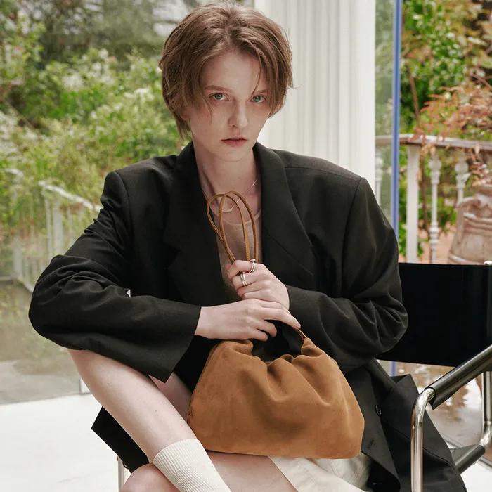 Souffle shoulder bag-suede walnut