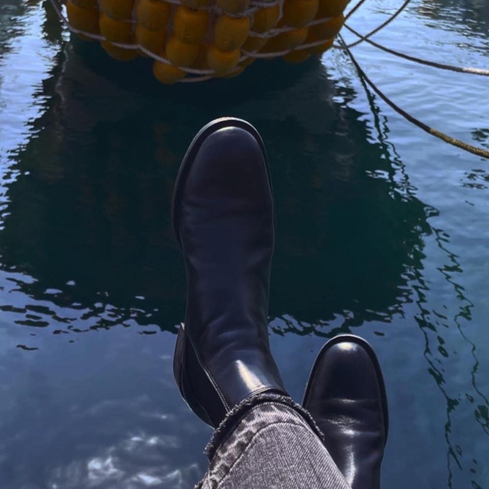 Chelsea boots23