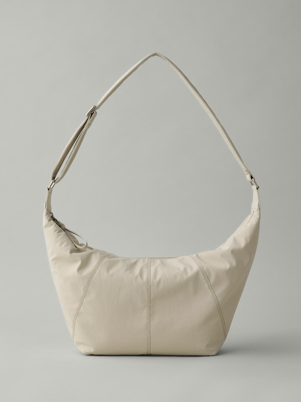 SLING BAG LARGE NYLON_LIGHT BEIGE (4/30 순차발송)