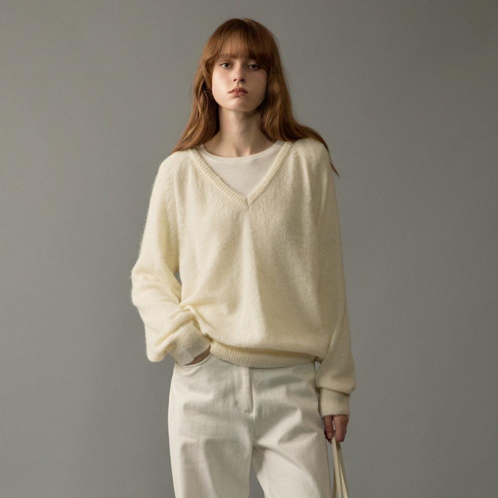 4차]Alpaca V-neck sweater (Ivory)
