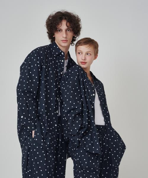 (uni)도어투도어 킨 도트 셔츠 네이비