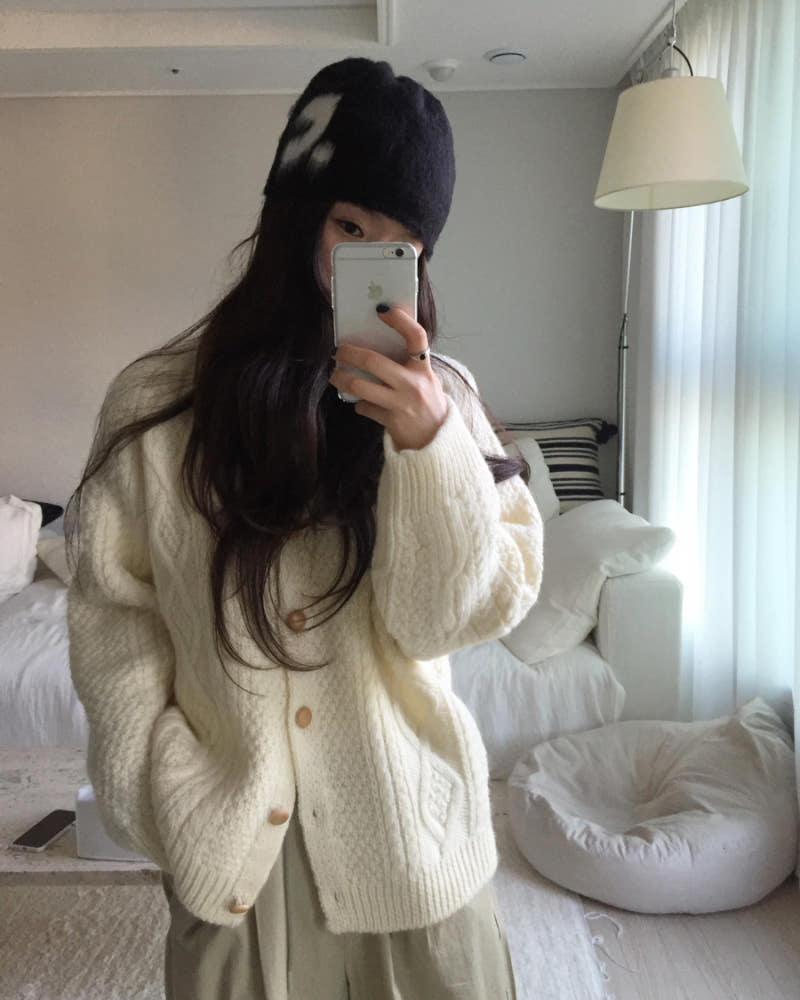 몬드 꽈베기 울 가디건 3color