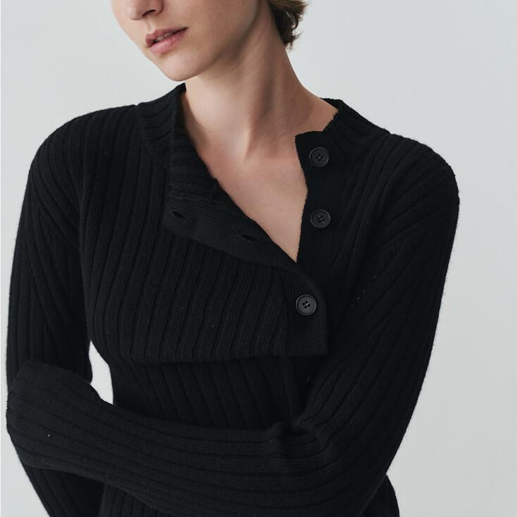 메리노울 리브드 셔링 버튼 가디건 블랙