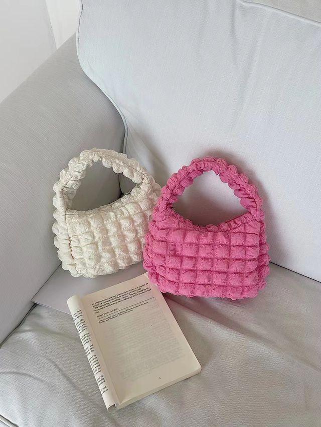 [인기/초특가] 제니 가방 블랙핑크 퀄팅백 구름백 숄더백 엠보 폼폼 라운드 호보 셔링 버블 미니백 아이보리 블랙 옐로우 핑크 데일리 제니가방 (4color)