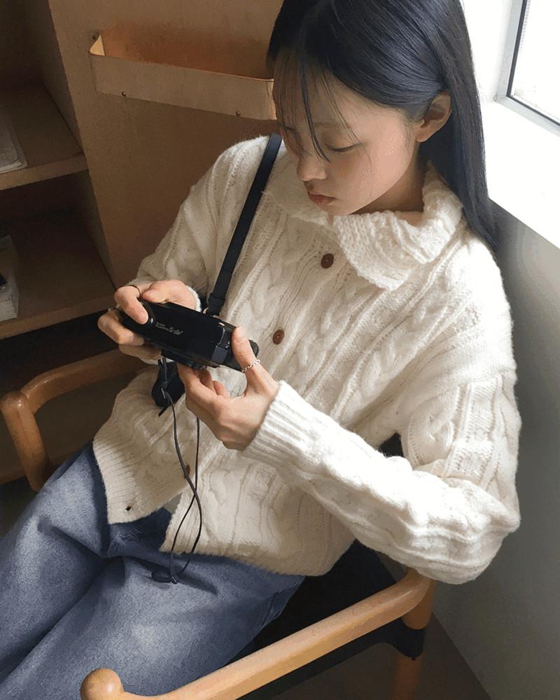 로베 카라 하이넥 아방 꽈배기 니트 긴팔 가디건