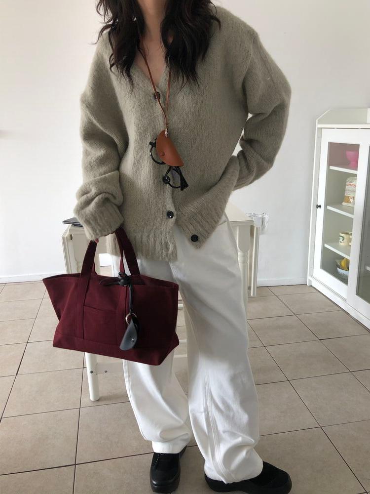 Brush v cardigan (2c)