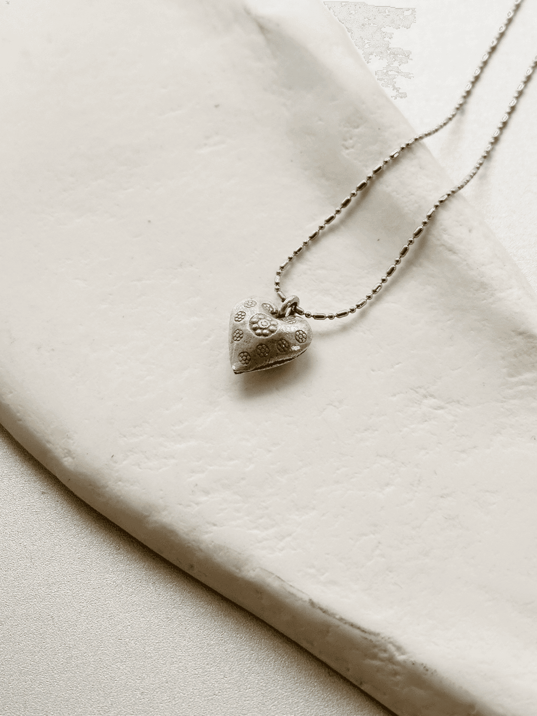NECKLACEE-V10