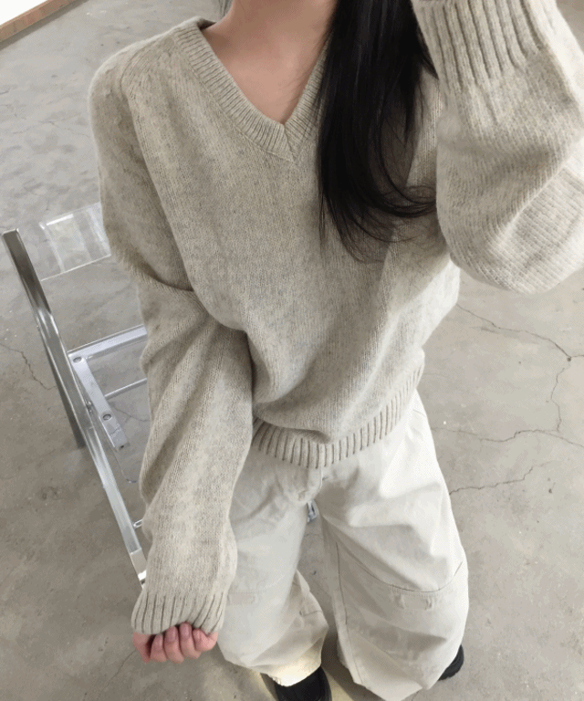 wool v-neck soft knit
