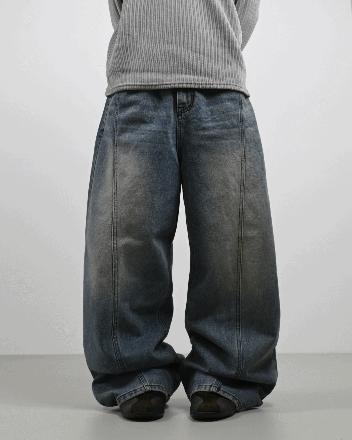 brush curved incision denim pants
