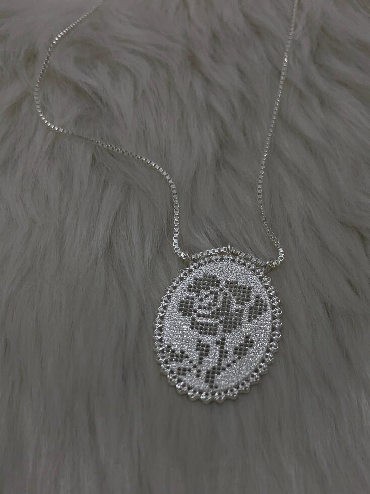 rose crochet necklace