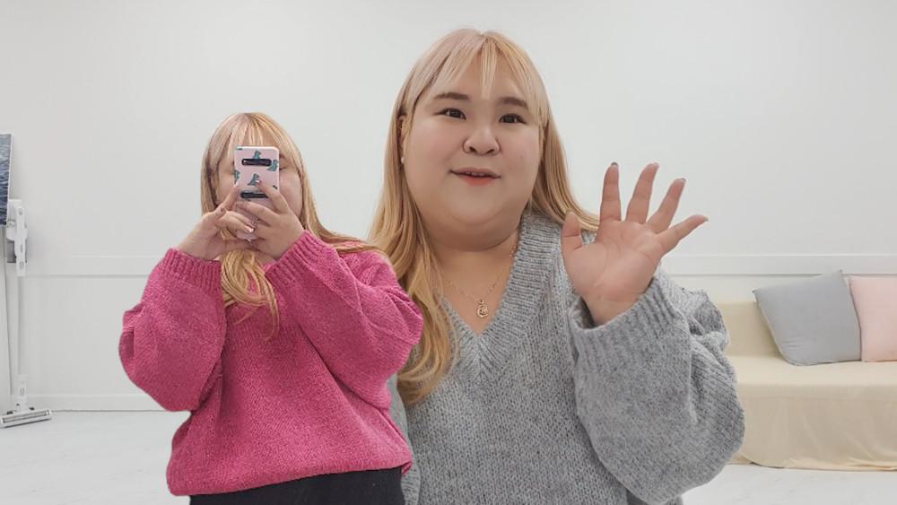 (소라 추가) 루즈 브이넥 니트