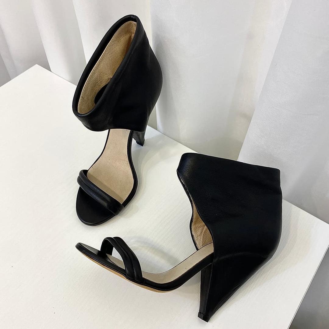 [240] 이로 블랙 레더 앵클 슬리브 샌들 37 | 후루츠패밀리