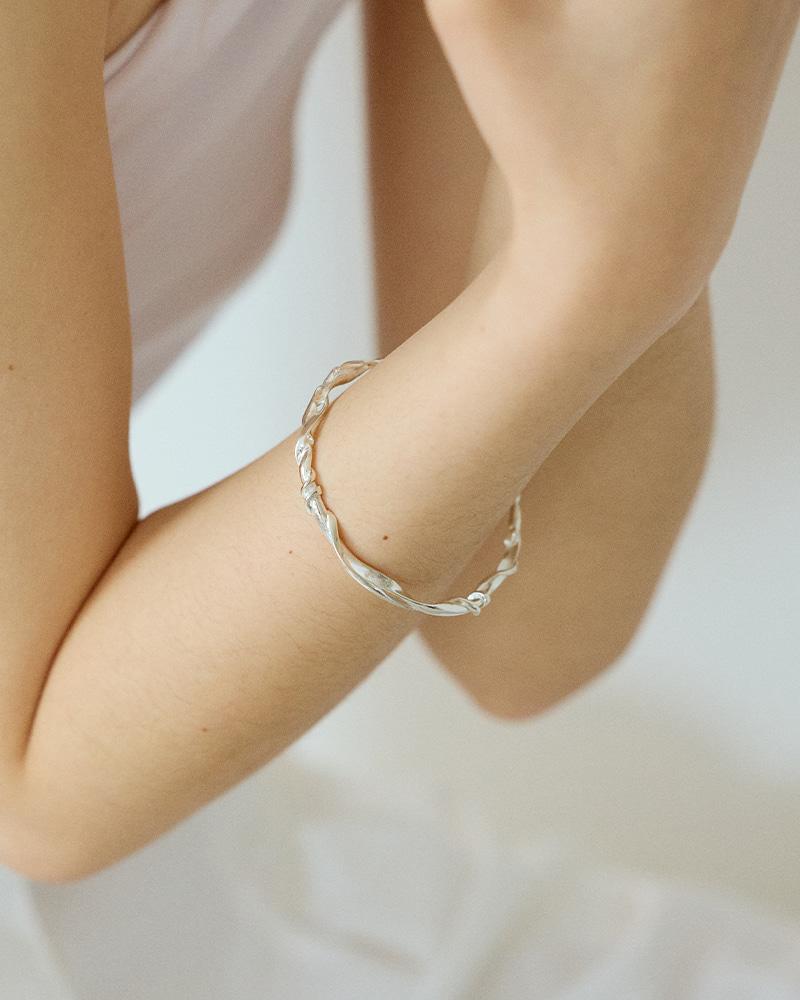 Entwine bangle