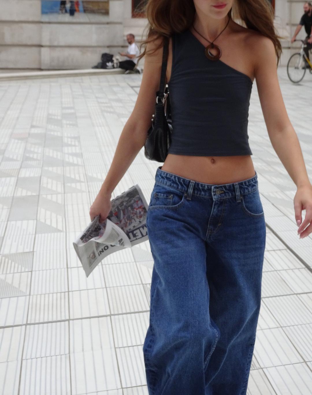 MOTEL X JACQUIE Roomy Extra Wide Low Rise Jeans in Mid Blue Used - W26 L32