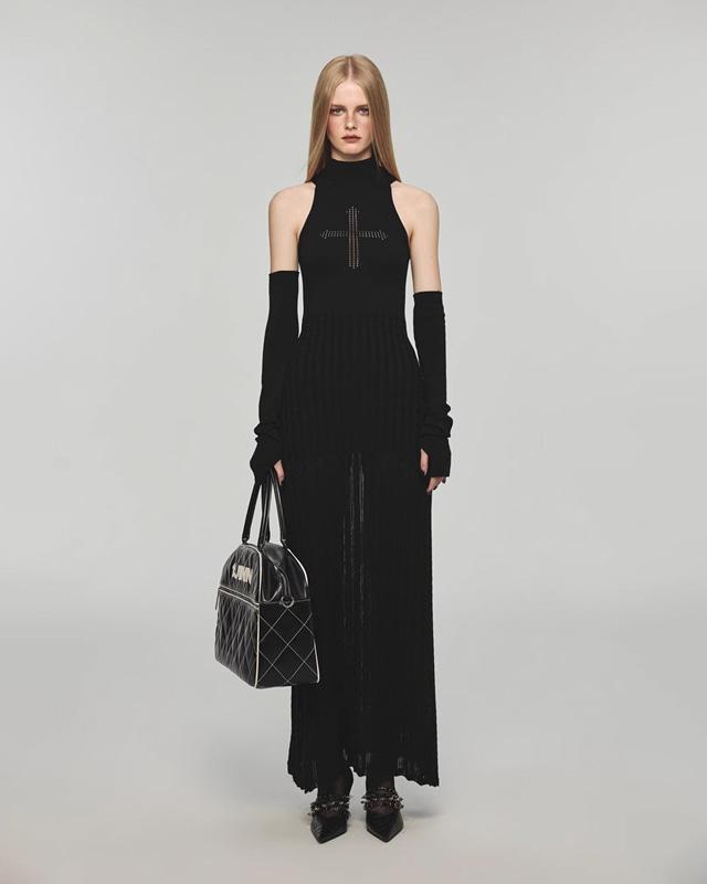 1JINNSTUDIO 펀칭 패턴 홀터넥 원피스 (3 컬러)