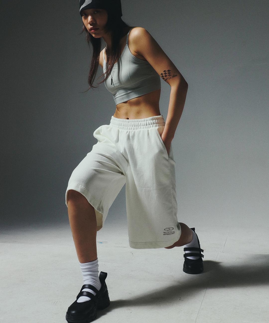 워크샵 피그먼트 스웨트-쇼츠 크림