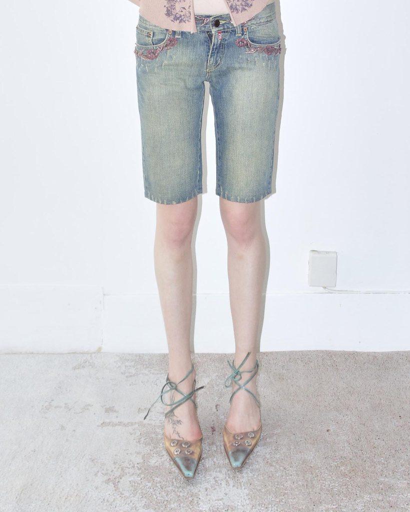 EMBROIDERED DENIM CAPRIS - Anemonia