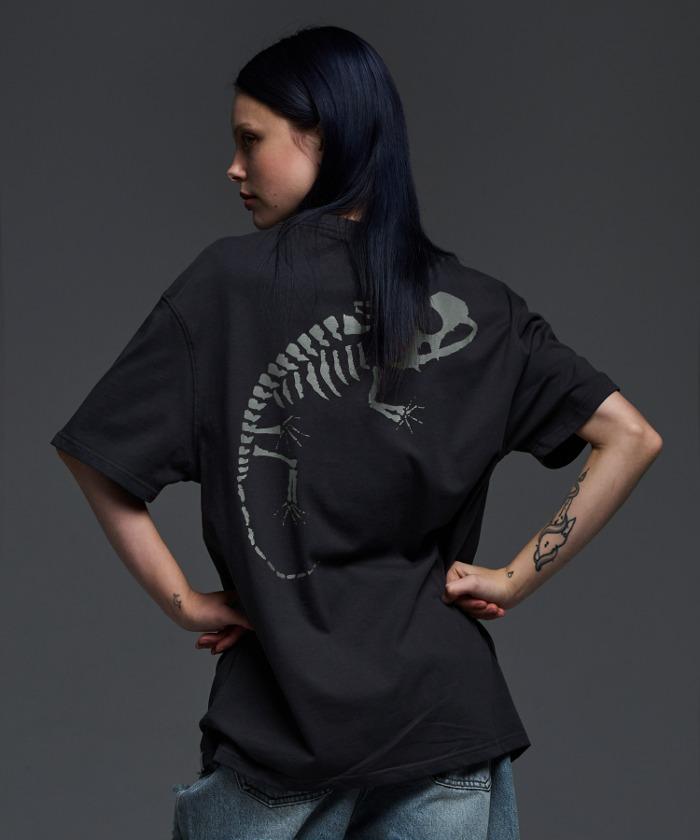 [NF] LIZARD BORN OVER TEE (CHARCOAL)_F24QB290