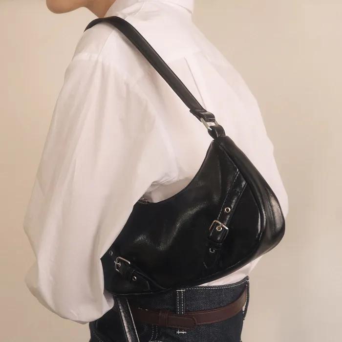 포그 버클 백 452431003 (Black)