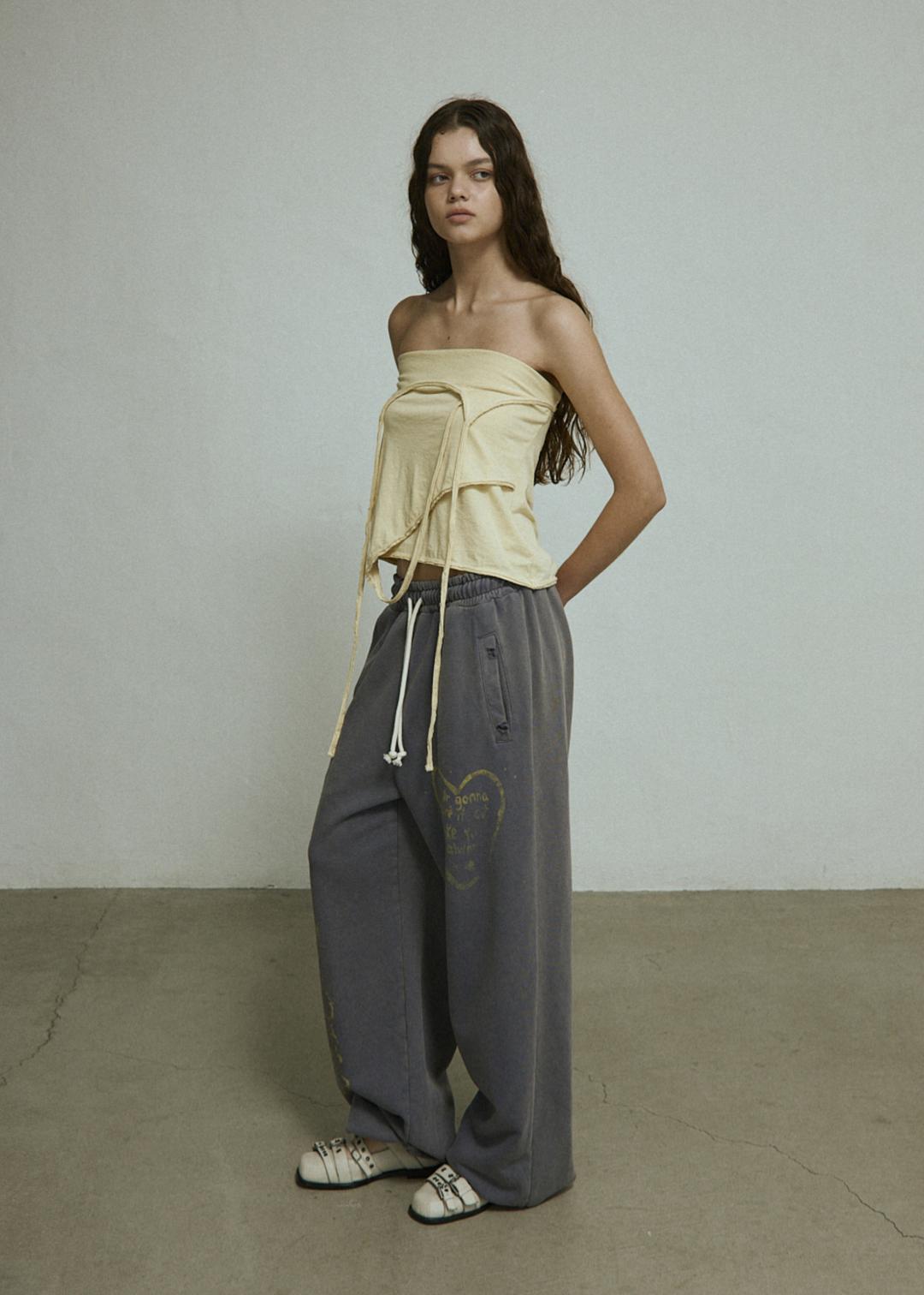 [예약배송] STITCH CUT SLEEVELESS TOP (DUSTY YELLOW)