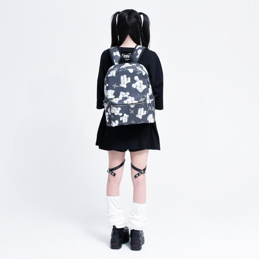 TRAVAS TOKYOトラバストーキョー クマ総柄バックパック リュック 白 TRAVAS TOKYO【トラヴァストーキョー】クマ総柄PUレザー