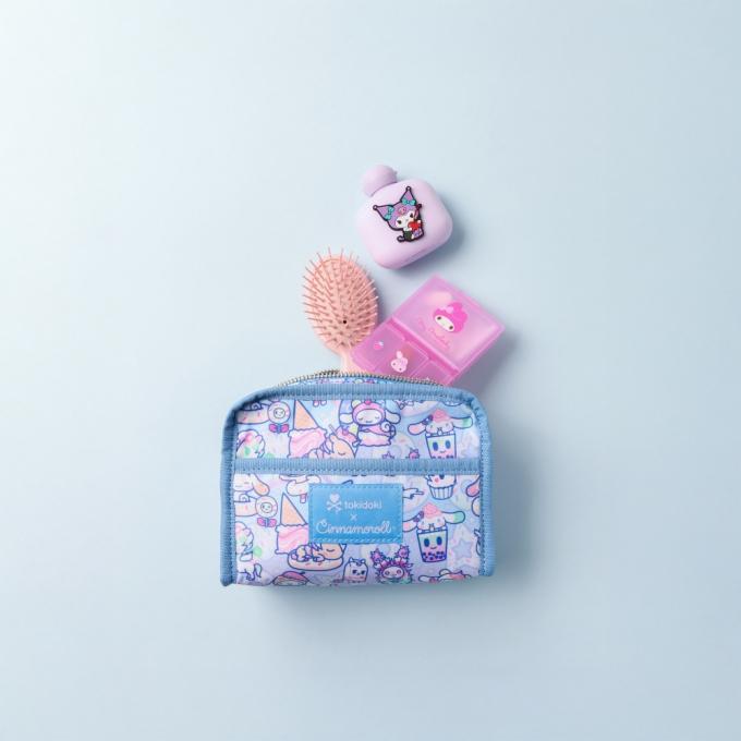 [KINKI ROBOT] tokidoki x CINNAMOROLL SWEET TREATS TOILETRY BAG
