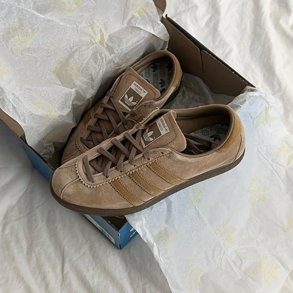 아디다스 토바코 그루엔 팬톤메사 브라운