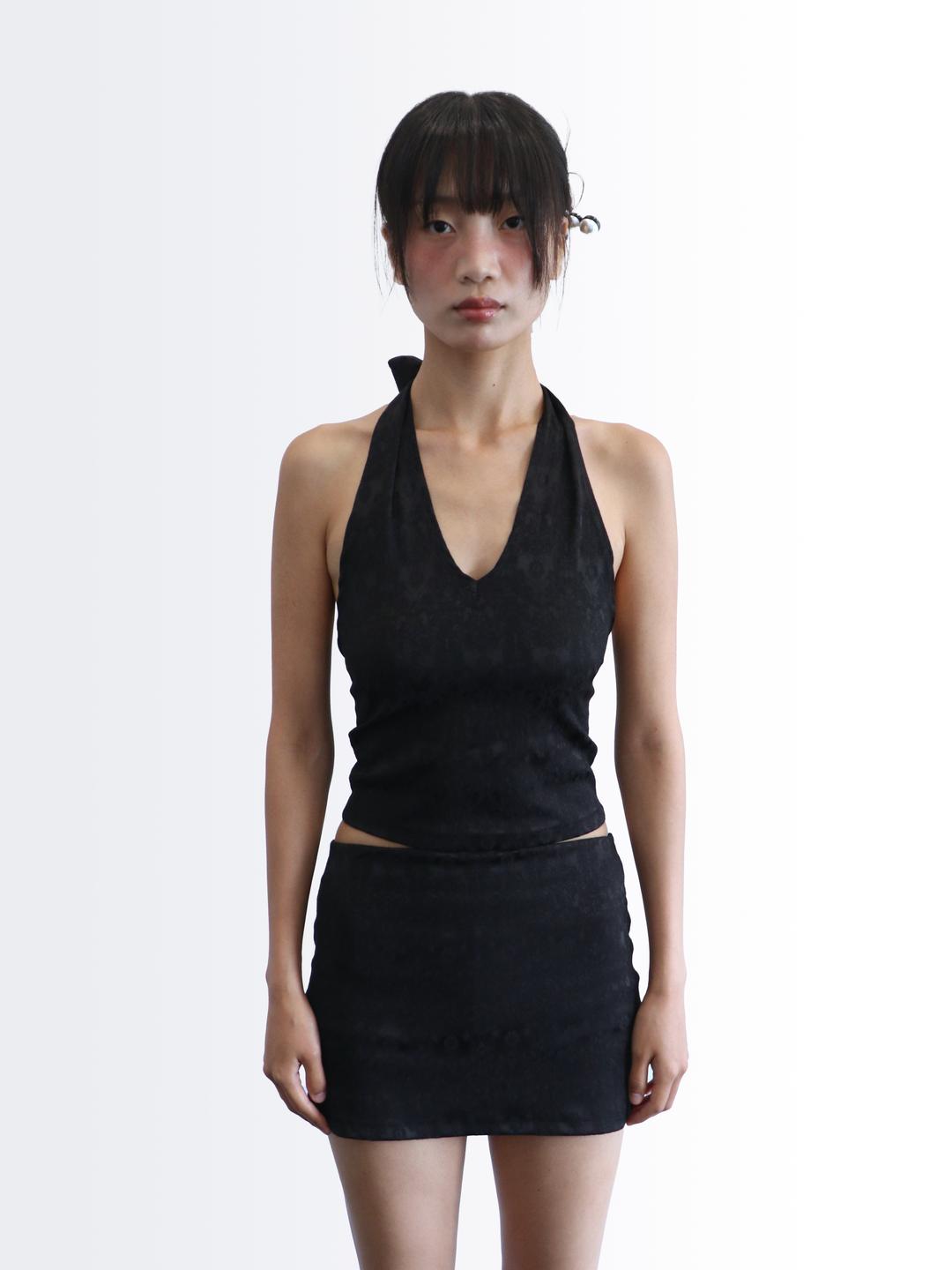 JACUARD V-NECK HALTER SLEEVELESS TOP [BLACK]