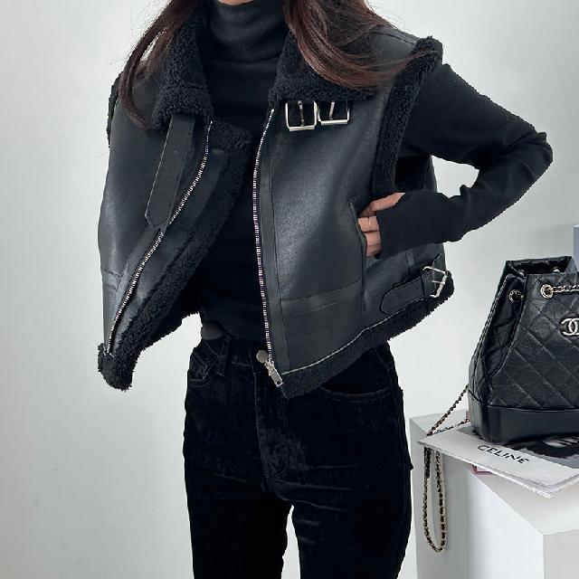 오버핏,하이넥 양털 라떼 크롭 무스탕조끼 베스트