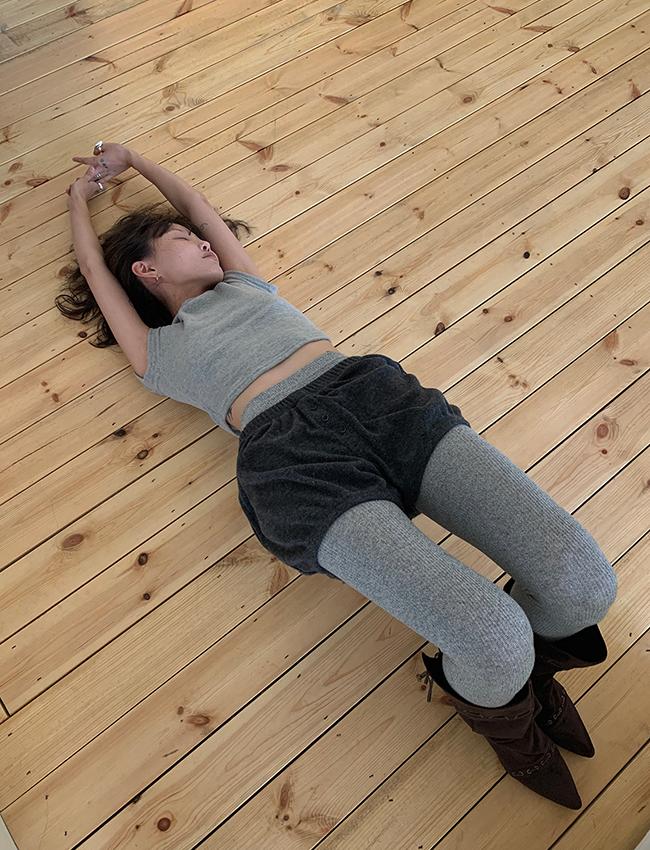 더에펠 베르니 펀칭 버튼 벌룬 니트쇼츠 (2color)