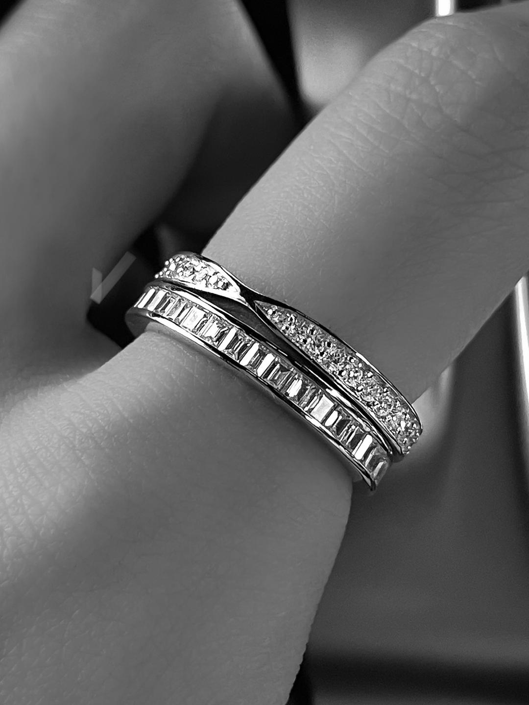 [ESSENTIAL] Emerald Channel Eternity Guard Ring