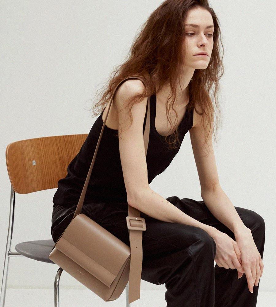 [PRE-ORDER 7월 21일부터 순차적배송]  LOG MINI FLAP BAG- Artificial Leather_TAUPE