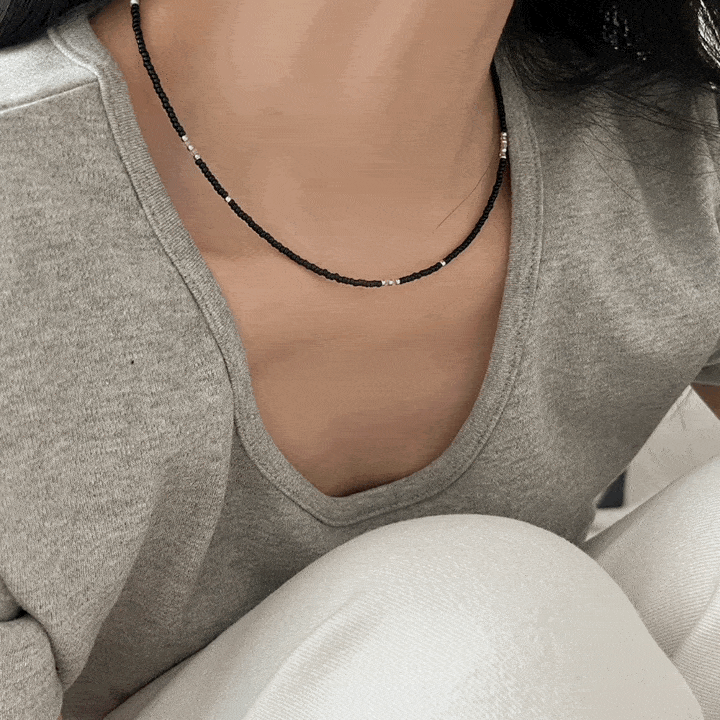 모어티엡 [써지컬] 특가할인/ 심플 유광 블랙 라운드 비즈 크리스탈 담수진주 목걸이