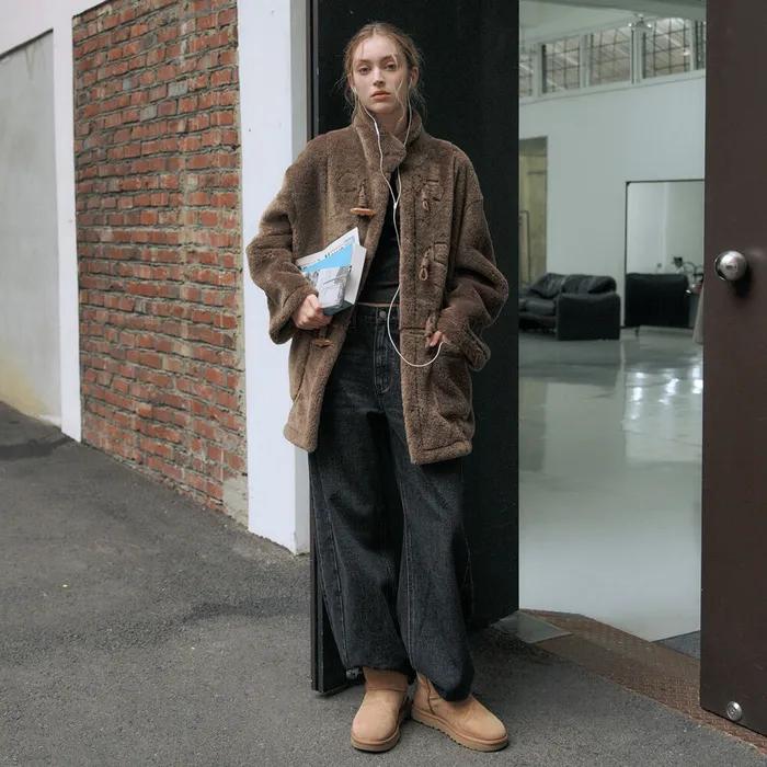 [29CM 선발매][11/11 예약발송] WOMAN 리버시블 무스탕 더플 코트 [DARK BROWN] / WBE4L10522