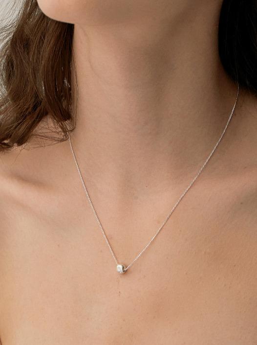 Tiny ball necklace 1